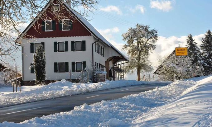 Neuweiler House | Holiday Home 'Nordschwarzwald' with Private Terrace, Private Garden and Wi-Fi