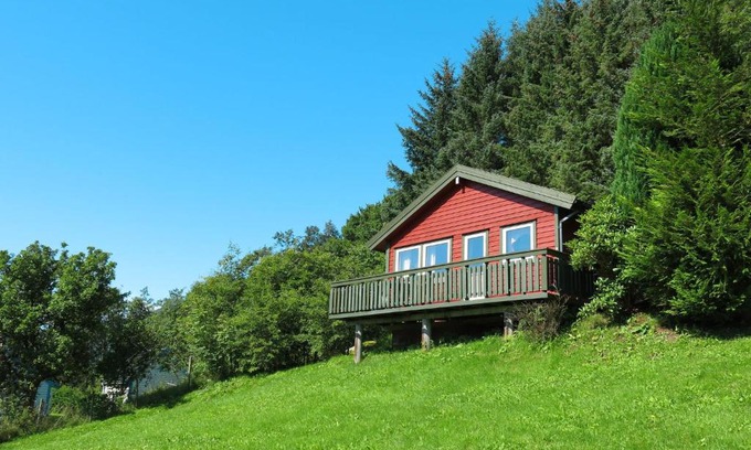 Hyllestad House | Guest Rated 9.5: Holiday Home Oasen - FJS143 Awaits You