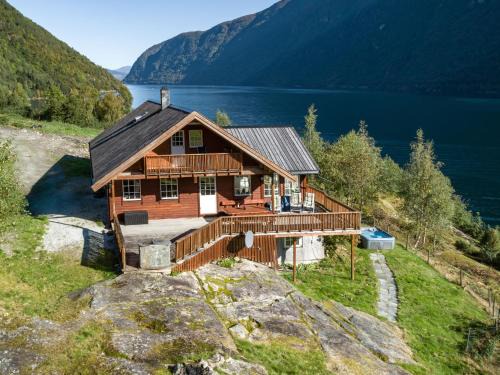 Vik House | Pet-Friendly Holiday Home Odin with Hot Tub & Great Reviews