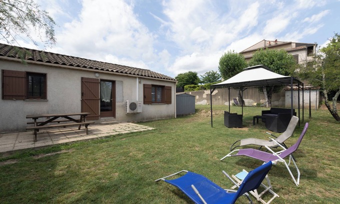Ruoms House | Relaxing Holiday Home "Ombre d'Été" with Private Garden