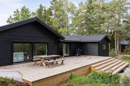 Sodersvik House | Relaxing Holiday Home in Norrtalje with Beautiful Lake View