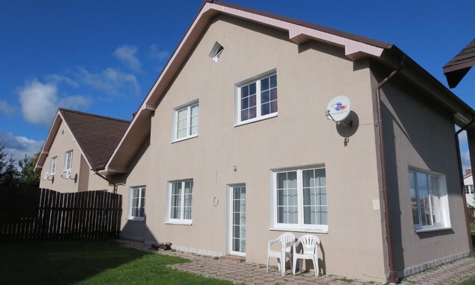 Zaostrovye House | Pet-Friendly Holiday Home on Tsvetochnaya 4 with Great Reviews