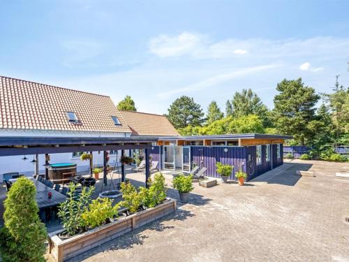 Bøtø By House | Cozy Holiday Home Øthulf - Steps from the Sea