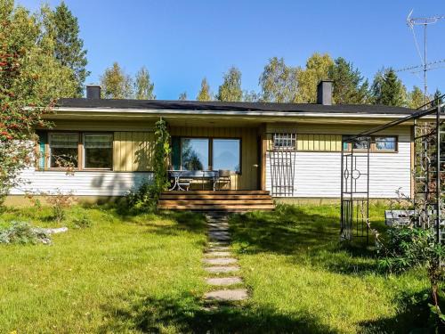 Sonka House | Pet-Friendly Holiday Home Palojärven Ranta with Hot Tub