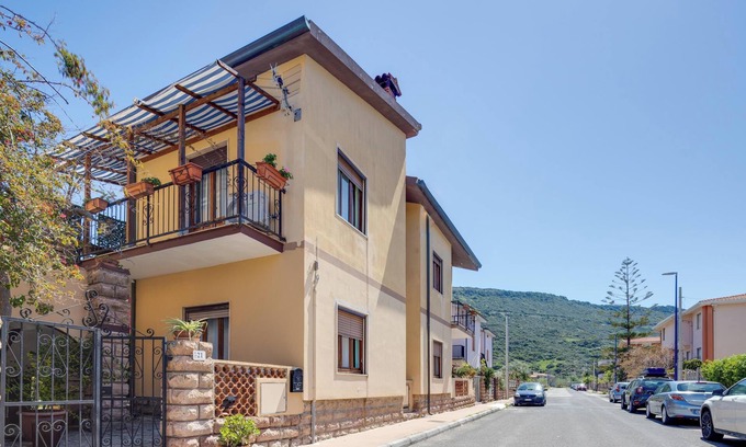 Bosa Marina House | Discover "Paolo e Francesca": Garden Retreat with A/C & Wi-Fi