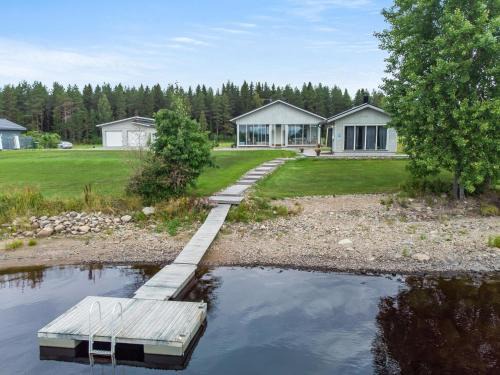 Saarijarvi House | Relaxing Holiday Home Pariisinranta with Hot Tub & Kitchen