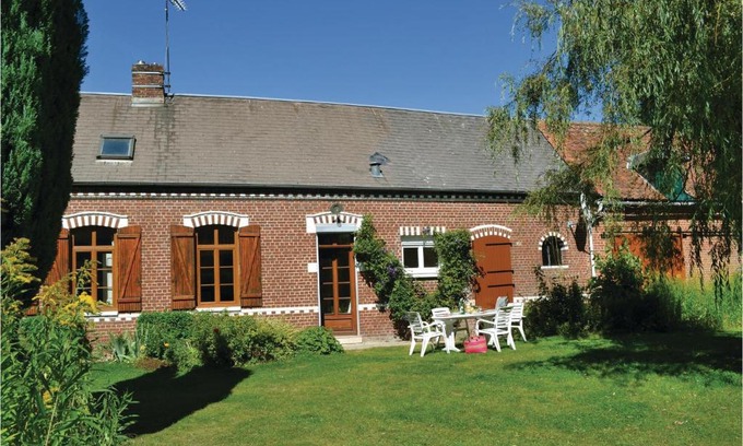 Famechon House | Comfortable Holiday Home Pas En Artois with Family Amenities