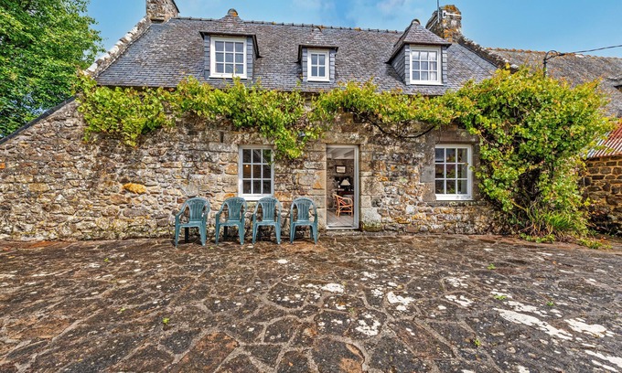 Crozon House | Pet-Friendly Holiday Home 'Penn Ar Bed' with Ocean View
