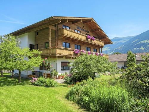 Fuegen House | Charming Holiday Home Penz with Family and Pet-Friendly Perks