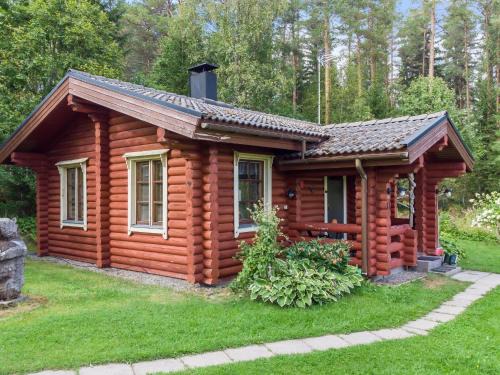 Kinnula House | Pet-Friendly Holiday Home Petäjäniemi with Hot Tub