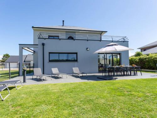 Pirou House | Inviting Holiday Home Pirou Beach with Pet-Friendly Amenities