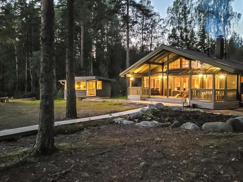 Kuortti House | Pet-Friendly Holiday Home Purjeranta: Ideal for Families