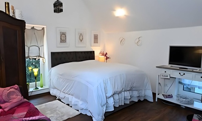 Finsterwalde House | Cozy Holiday Home 'Quartier Sängerstadt' with Garden & Wi-Fi