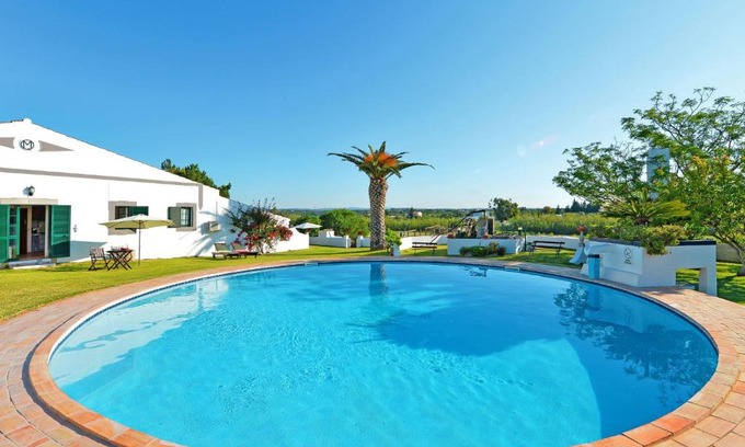 Moncarapacho e Fuseta House | Family-Friendly Holiday Home Quinta da Murteira with Pool