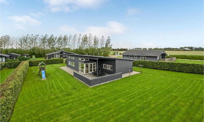 Flovt Strand House | Cozy Retreat in Haderslev Featuring a Relaxing Sauna