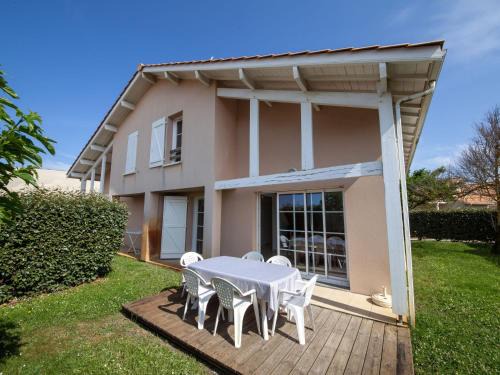 Biscarrosse Plage House | Pet-Friendly Holiday Home Résidence Dune Blanche with Pool