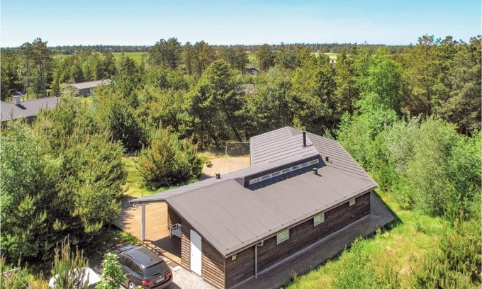 Sønderstrand House | Cozy Holiday Home Regnspoven Rømø I with Hot Tub & More