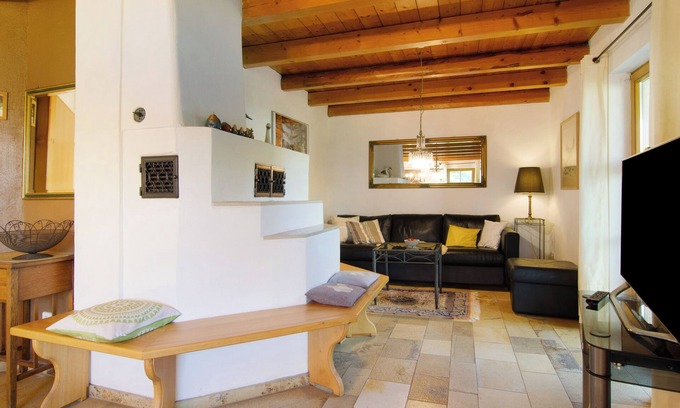 Ostrach House | Pet-Friendly Holiday Home 'Reis' with Pool & Wi-Fi