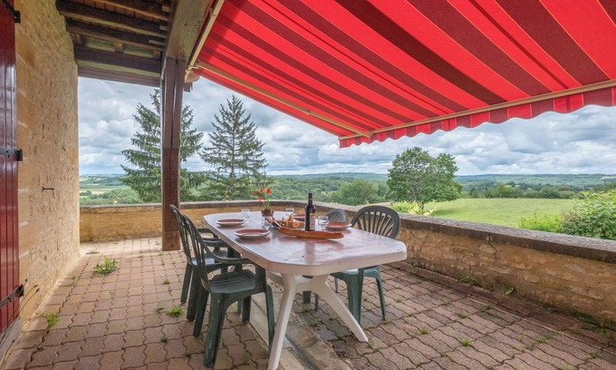 Montignac House | Holiday Home 'Résidence Musicale De Panissal' with Private Terrace, Private Garden and Wi-Fi