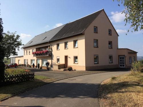 Rodershausen Apartment | Family-Friendly Apartment in Rodershausen with Barbecue