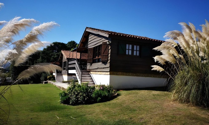 O Rosal Resort | Holiday Home 'Rosal Lodge' with Mountain View, Shared Pool and Wi-Fi