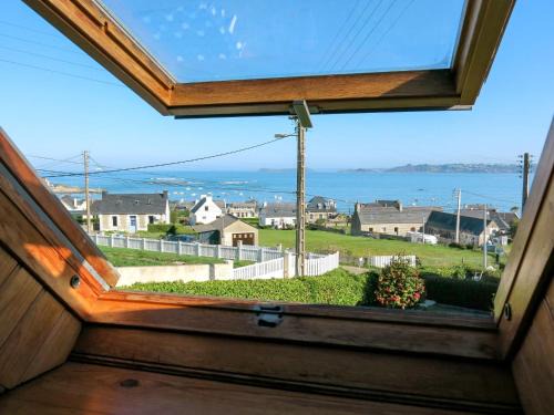 Tredrez-Locquemeau House | Family-Friendly Getaway at Holiday Home Roz Amor