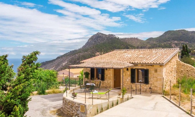 Banyalbufar House | Family-Friendly Holiday Home Sa Caseta des Camp Awaits