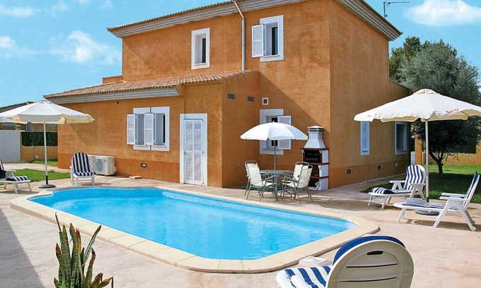 Sa Coma House | Family-Friendly Holiday Home Sa Coma with Pool & Fireplace