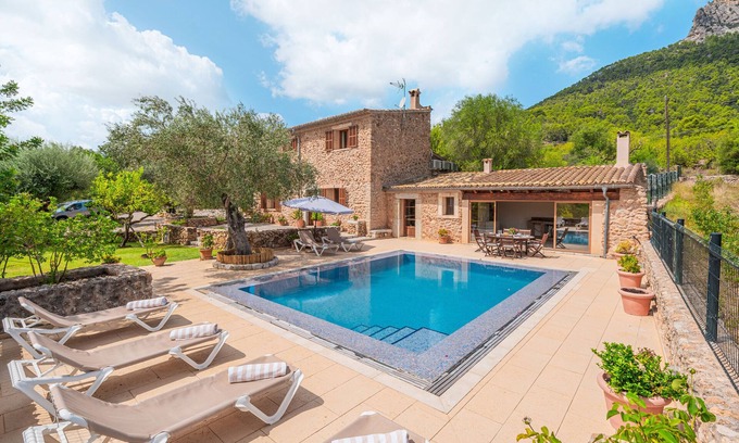Alaro House | Relax in 'Sa Sort': Mountain Views, Wi-Fi & Private Pool