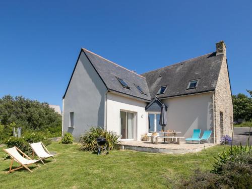 Crozon House | Guest Rated 10/10 Holiday Home Saint Hernot - Family Friendly