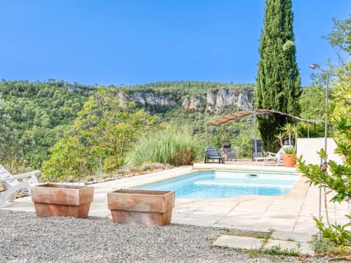 Chateaudouble House | Family-Friendly Retreat at Holiday Home Salamnbo