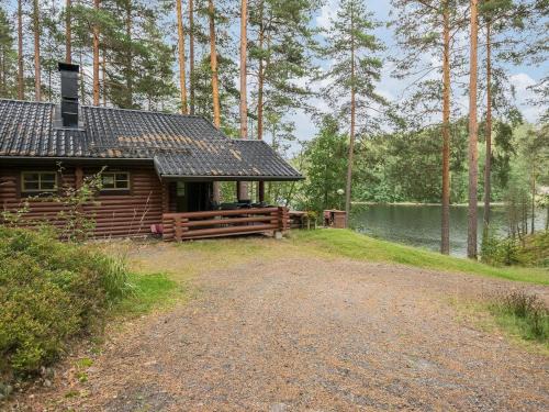 The Lakelands House | Pet-Friendly Holiday Home Salmela with Hot Tub & Kitchen