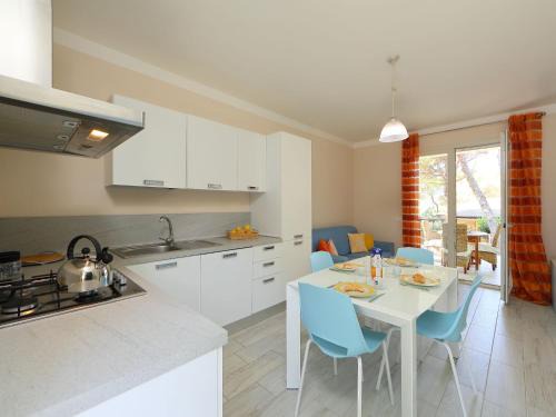 San Pietro a Mare House | Oceanfront Family Retreat: Holiday Home San Pietro Blue