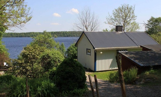 Lammhult House | Relaxing Retreat at Holiday Home Hus Lammen by the Lake