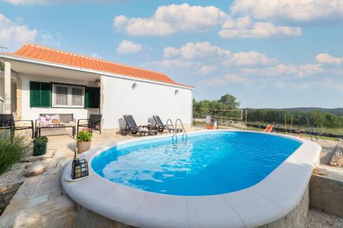 Klis House | Private Pool Escape at Holiday Home Sego with Ocean Views