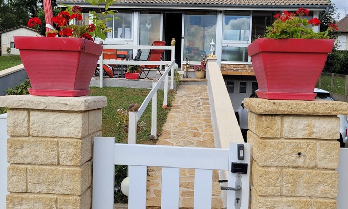 Seilhac House | Cozy Holiday Home 'Séjours Chambres D'hôtes Corrèze' with Garden
