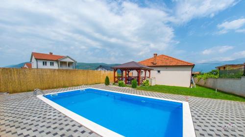 Mostar House | Cozy Holiday Home Simplicity with Oceanfront Pool Access
