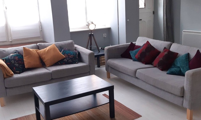 Lanvallay House | Cozy Holiday Home for 5 in Dinan Port with Pool & Spa