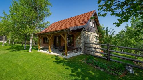 Skrad House | Family-Friendly Retreat for 6 in Slee Skradsko