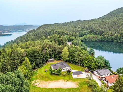 Schiefling am See House | Top-Rated Holiday Home Sonnenteich-Haus: Family & Pet Friendly