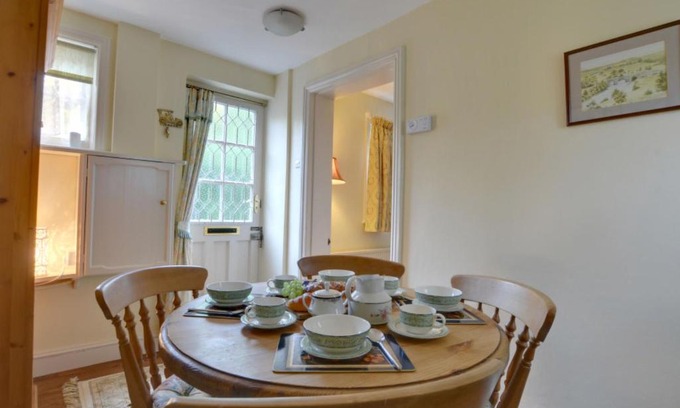 Crowborough House | Pet-Friendly Holiday Home Southview: Guest Rated 10/10