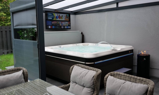 Region Hannover District House | Relaxing Spa Lounge Retreat in Hannover with Ocean View