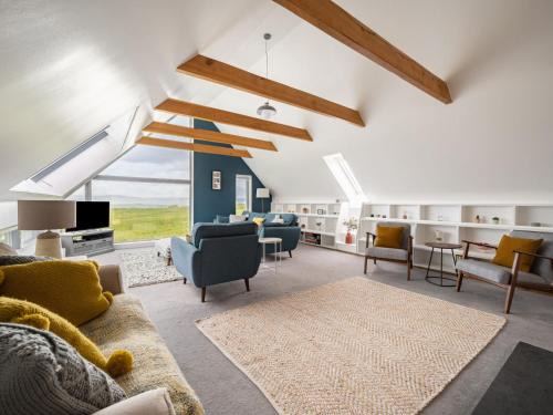 Caroy House | Top-Rated Holiday Home Spindrift for Family Getaways