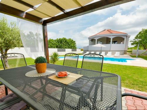 Smilcic House | Family-Friendly Holiday Home Stipe with Pool & High Ratings