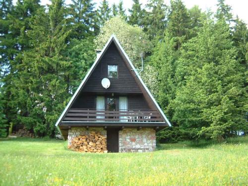 Strazne House | Pet-Friendly Retreat in Strazne/Riesengebirge with Hot Tub