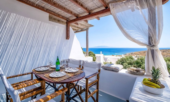 Kalafatis House | Holiday Home 'Sunny Getaway In Lia Mykonos ' with Sea View, Wi-Fi and Air Conditioning