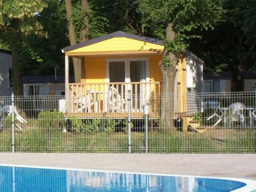 Dolni Pocernice House | Pet-Friendly Holiday Home Sunset Terrace with Ocean View