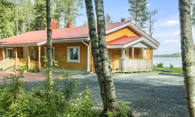 Ranua House | Family-Friendly Holiday Home Suomela with Hot Tub Access