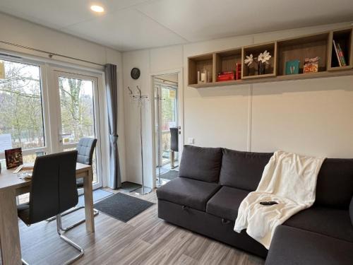 Wemding House | Cozy Holiday Home Tanjas Tiny Haus with Oceanfront Views