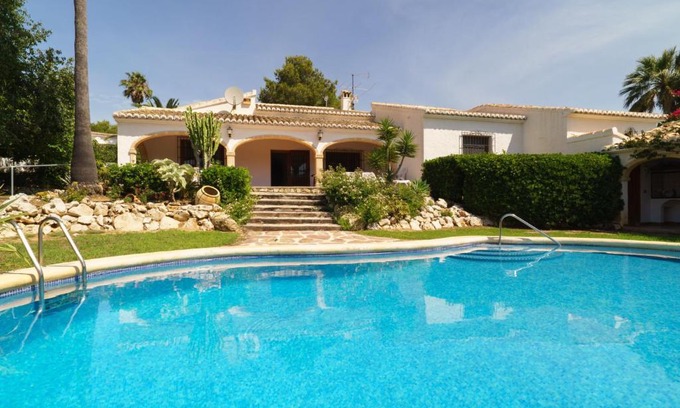 Urbanizacion La Mandarina House | Family-Friendly Getaway at Holiday Home Tesoro Park
